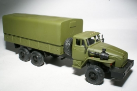Миасский грузовик-4320-0911-030 бортовой с тентом - зеленый 1:43