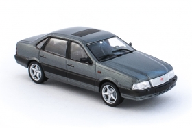 Горький-3105 «Волга» люкс - серо-зеленый металлик на подставке 1:43