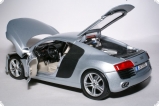 Audi R8 - серебристый металлик 1:18