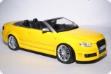 Audi RS4 кабриолет - желтый 1:18
