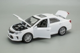 Toyota Camry VII (XV50 Restail) - белый - звук+свет 1:32