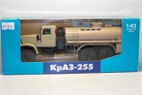 КрАЗ-255 многоцелевая топливозаправочная автоцистерна АЦ-8,5-255Б - песочный 1:43