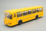 Ликинский автобус-677М городской высокопольный автобус - оранжевый - №8 с журналом (+наклейка) 1:43