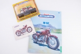 М-52 мотоцикл - красный - №47 с журналом (+открытка) 1:24