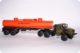 Миасский грузовик-44202 седельный тягач + полуприцеп-цистерна «Огнеопасно» - хаки/оранжевый 1:43