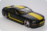 Ford Mustang GT 2006 - черный/желтая полоса - тюнинг 1:24