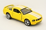 Ford Mustang GT 2006 г. - желтый с белыми полосами 1:38