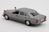 Mercedes-Benz 500 SEL (W126) - 1989 - Helmut Kohl - with figurine 1:43
