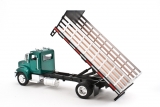 Peterbilt 335 Stake - зеленый металлик 1:43