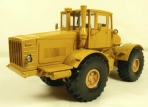 К-700 колёсный трактор общего назначения - желтый 1:43