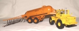 К-701 седельный тягач + полуприцеп-разбрасыватель удобрений пылевидных РУП-14 1:43