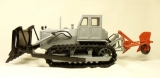 Т-100МБГП гусеничный трактор с корчевателем и навесным плантажным плугом ППН-50 1:43