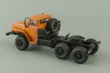 Миасский грузовик-44202-0311-31 (двигатель ЯМЗ-238) седельный тягач - оранжевый 1:43