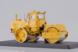 Т-150К дорожный каток СД-802 - желтый 1:43