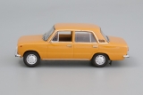 ВАЗ-21011 «Жигули» - охра золотистая (желто-коричневый) + окрашенный салон + шины ми-16 + колесные диски с «хромированными» колпаками + решетка и шильдики «фототравление» 1:43
